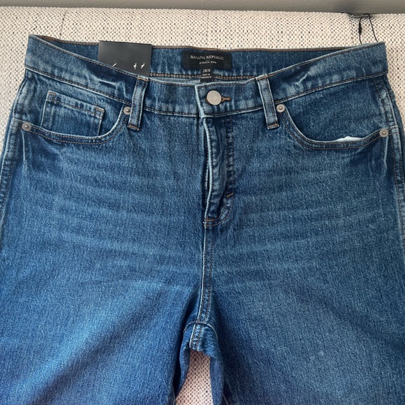 BANANA REPUBLIC SLOUCH JEANS *NEW WITH TAGS* - Picture 2 of 10